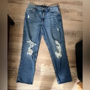 Hollister Ultra High-Rise Stacked Vintage Straight Jeans